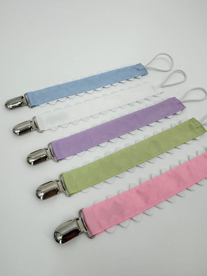 SCALLOPED EDGE PACI CLIP