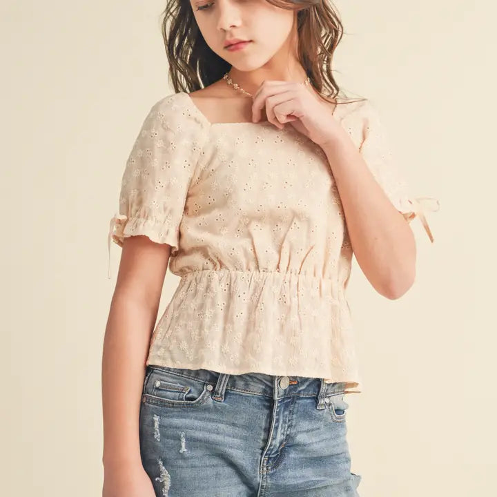HEART AND ARROW PUFF SLEEVE EMB PEPLUM TOP