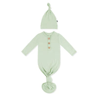 KNOTTED GOWN WITH CAP SET BASIL