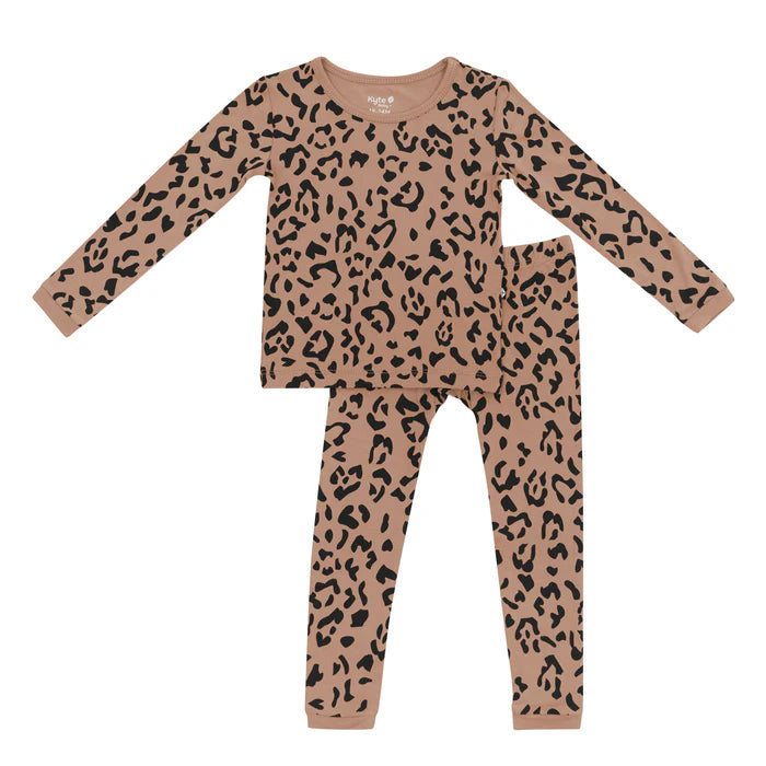 KYTE BABY LONG SLEEVE PAJAMAS LATTE LEOPARD