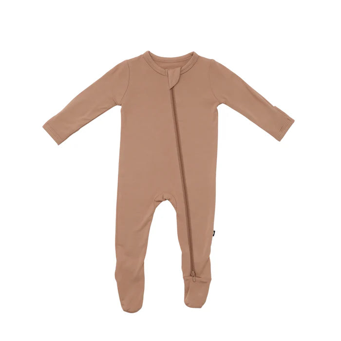KYTE BABY ZIPPERED FOOTIE IN LATTE