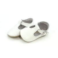 LAMOUR ELODIE SCALLOPED T-STRAP MARY JANE CRIB SHOES WHITE