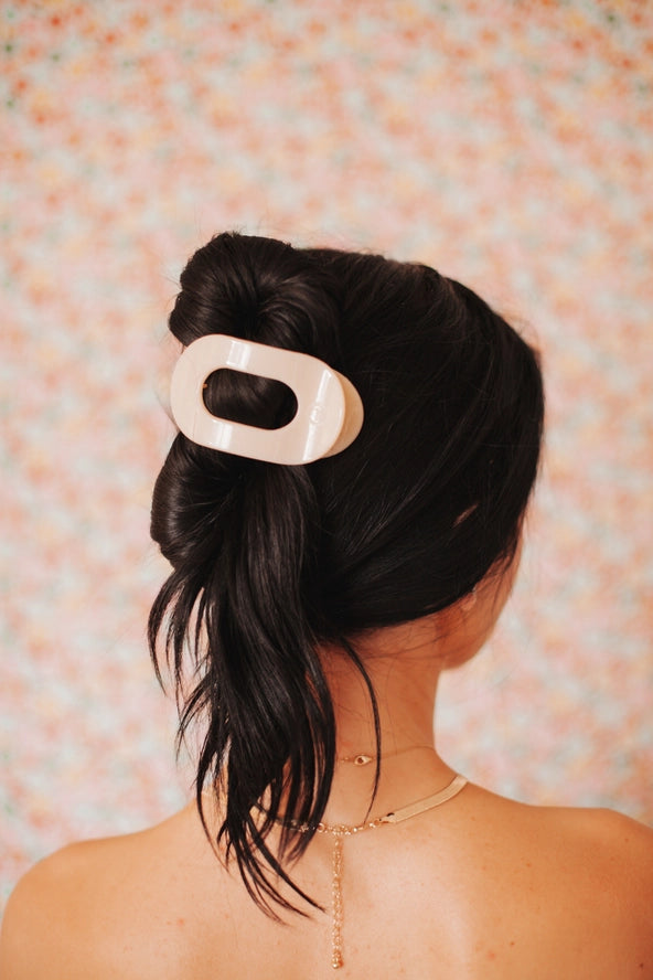TELETIES ALMOND BEIGE MEDIUM FLAT ROUND CLIP