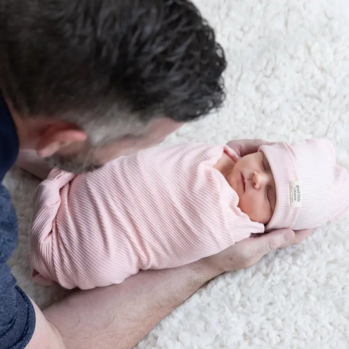 BELLA TUNNO BLUSH RIB SWADDLE & BEANIE SET