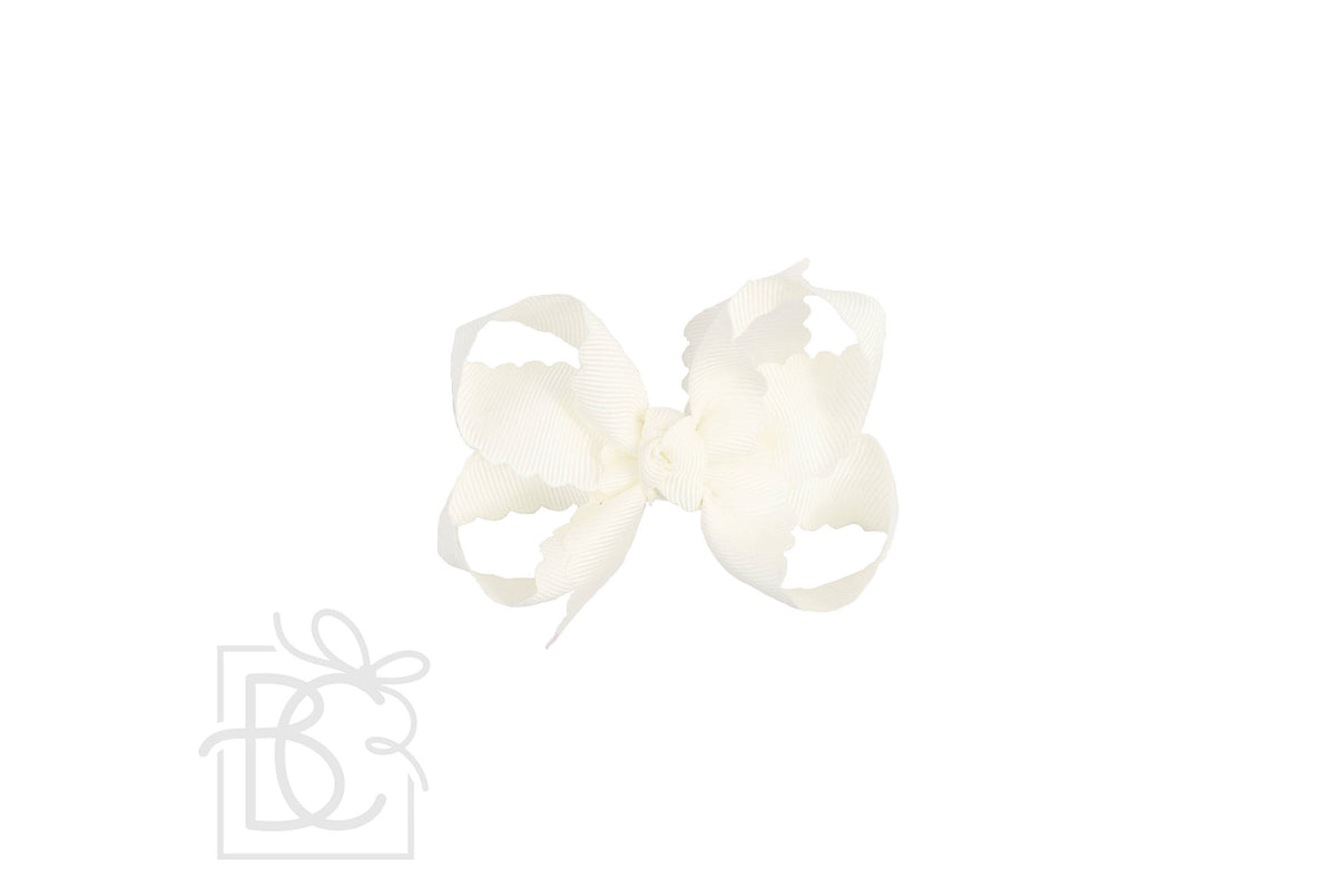 Scalloped Edge Bow Medium Antique White