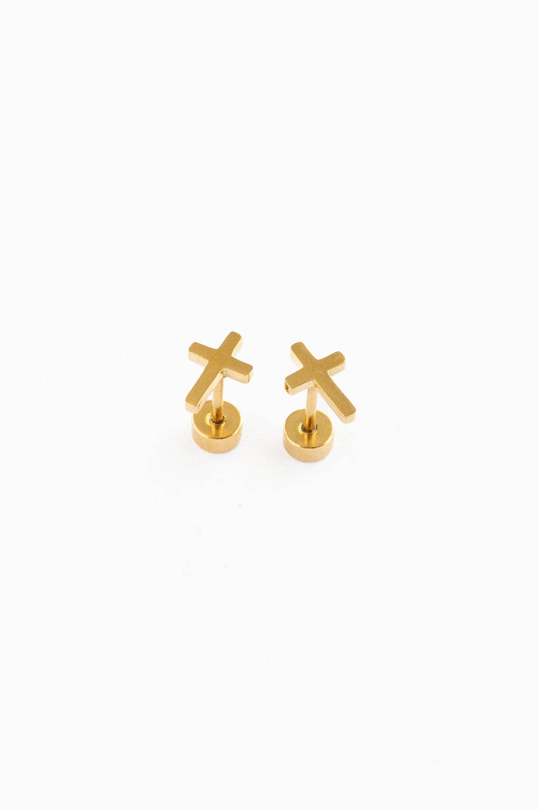 Gold ring with a diamond on a white background