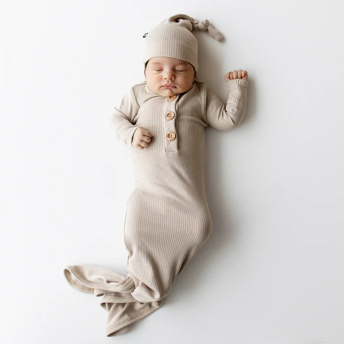 KYTE BABY RIBBED KNOTTED GOWN WITH HAT SET BISQUE