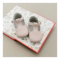 LAMOUR ELODIE SCALLOPED T-STRAP MARY JANE CRIB SHOES PINK