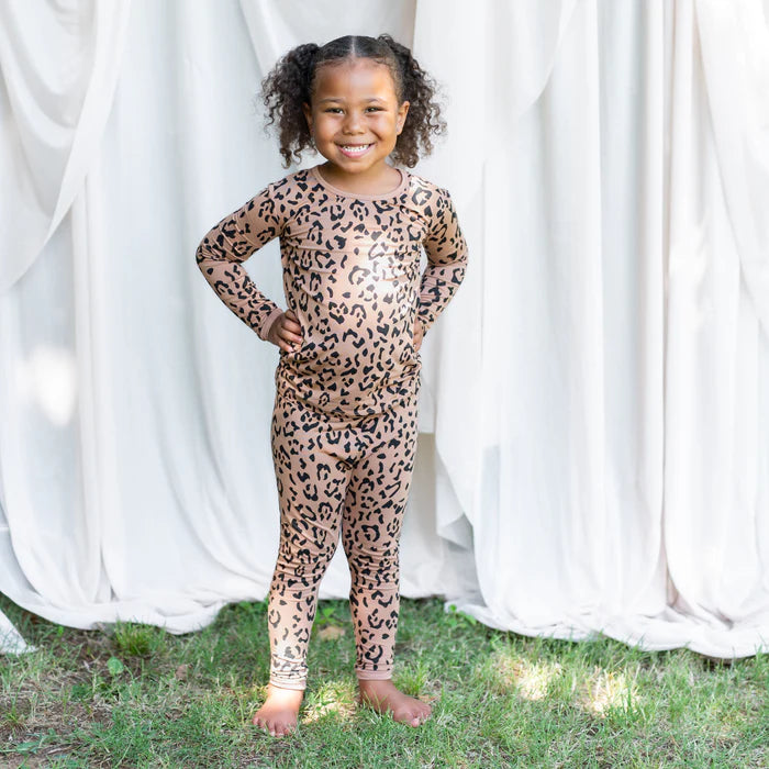 KYTE BABY LONG SLEEVE PAJAMAS LATTE LEOPARD