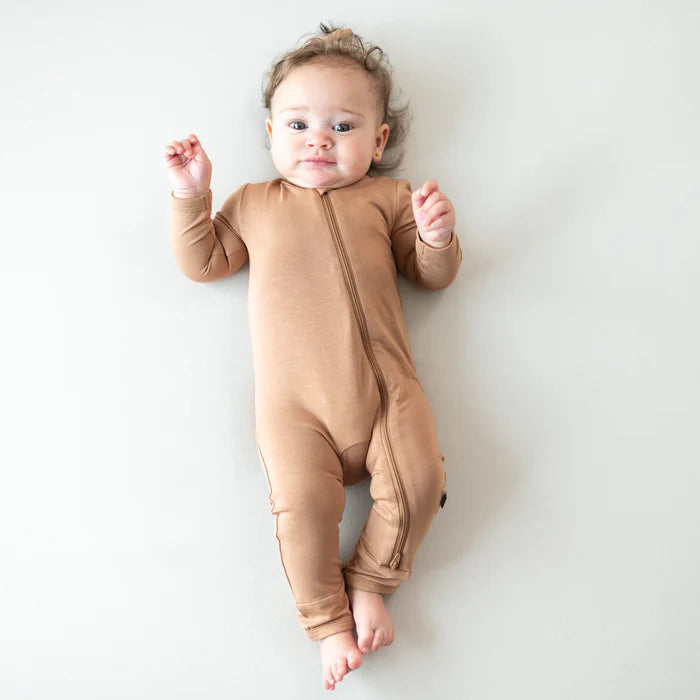 KYTE BABY ZIPPERED ROMPER IN LATTE