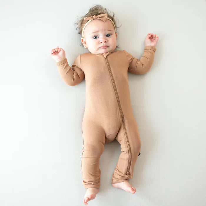 KYTE BABY ZIPPERED ROMPER IN LATTE