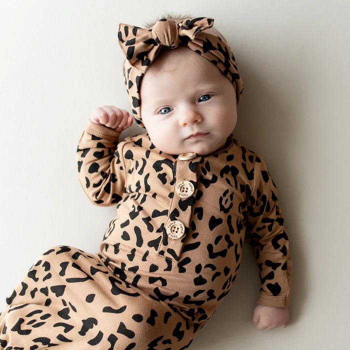 KYTE BABY KNOTTED GOWN WITH HAT SET LATTE LEOPARD
