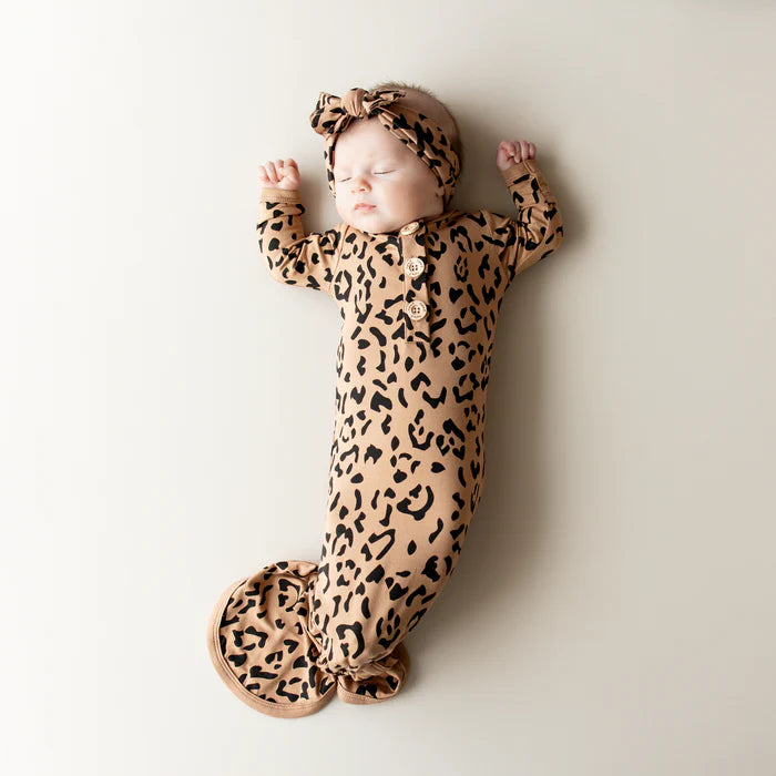 KYTE BABY KNOTTED GOWN WITH HAT SET LATTE LEOPARD