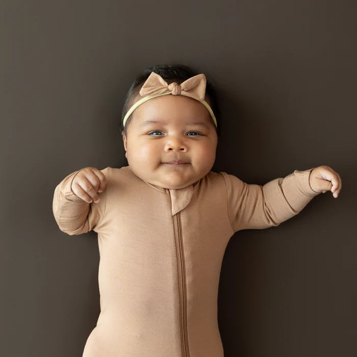 KYTE BABY ZIPPERED FOOTIE IN LATTE