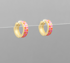 CHECKER PATTERN HUGGIE HOOPS PINK/GOLD