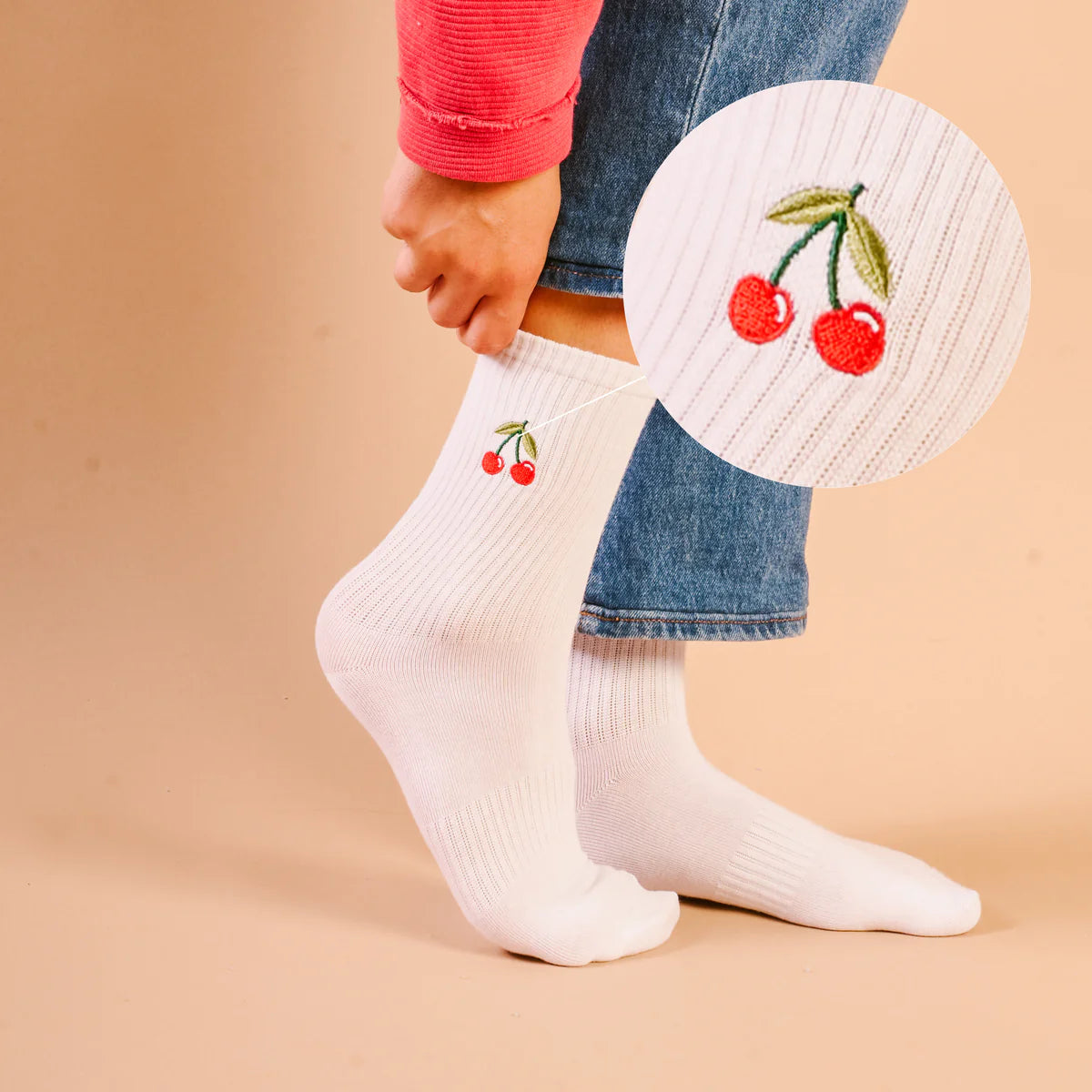 EMBROIDERED CREW SOCKS CHERRIES