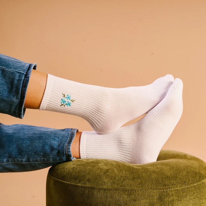 EMBROIDERED CREW SOCKS BLUE FLORAL