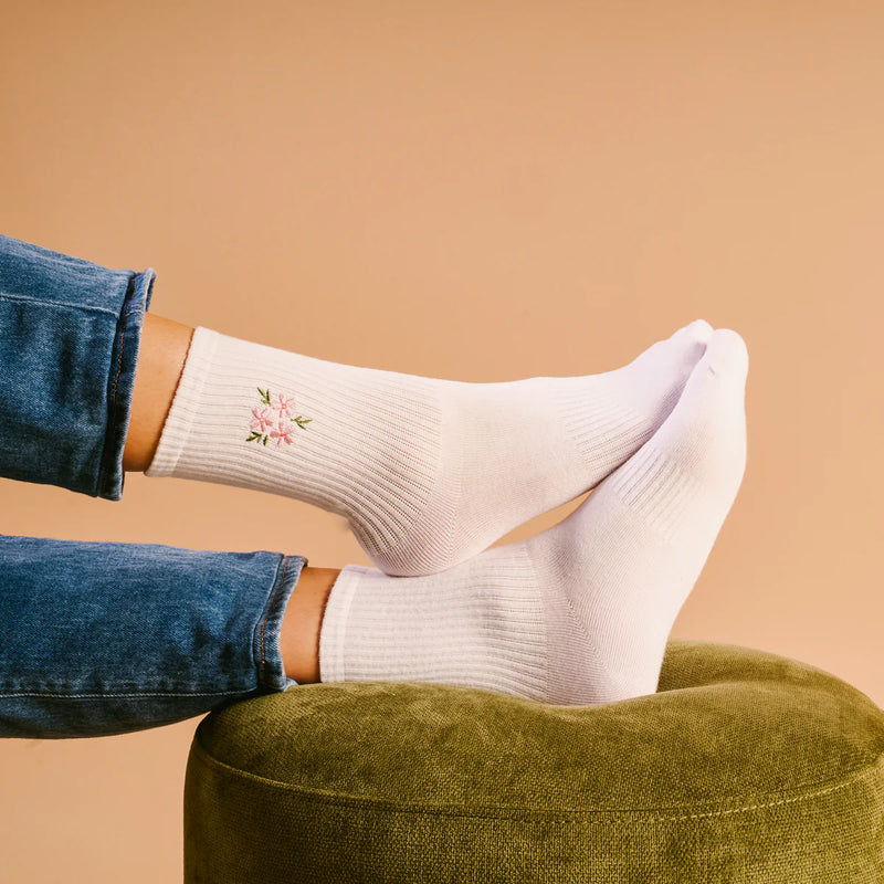 EMBROIDERED CREW SOCKS FLORAL PINK