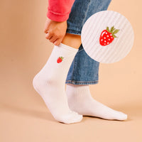 EMBROIDERED CREW SOCKS STRAWBERRY