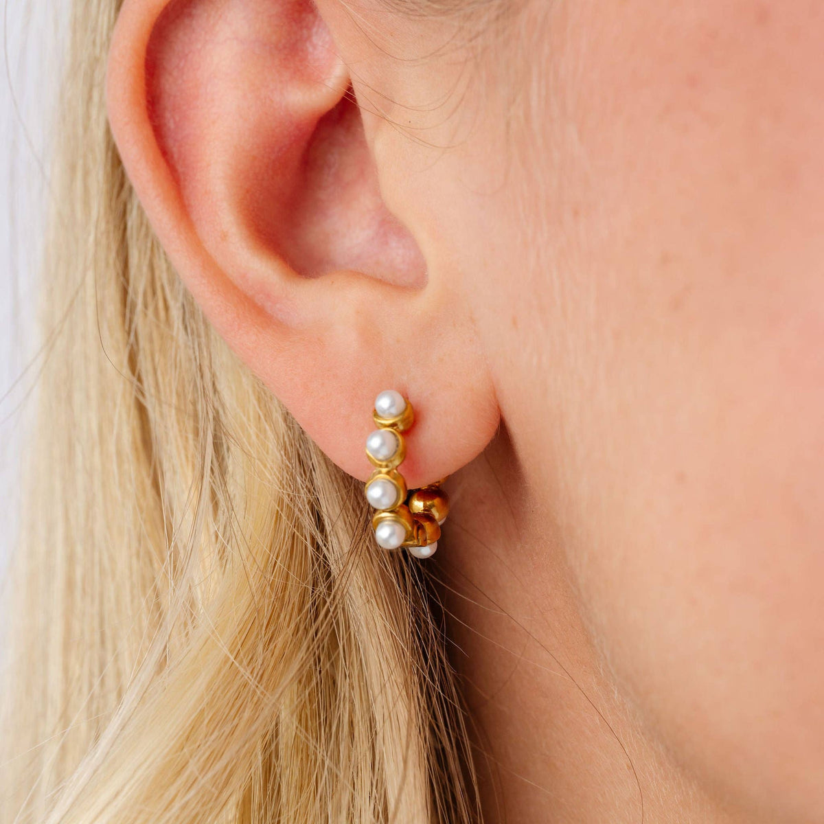 Pip Pop Post Bold Bezeled Pearl Hoop - Hypoallergenic, Flat Back