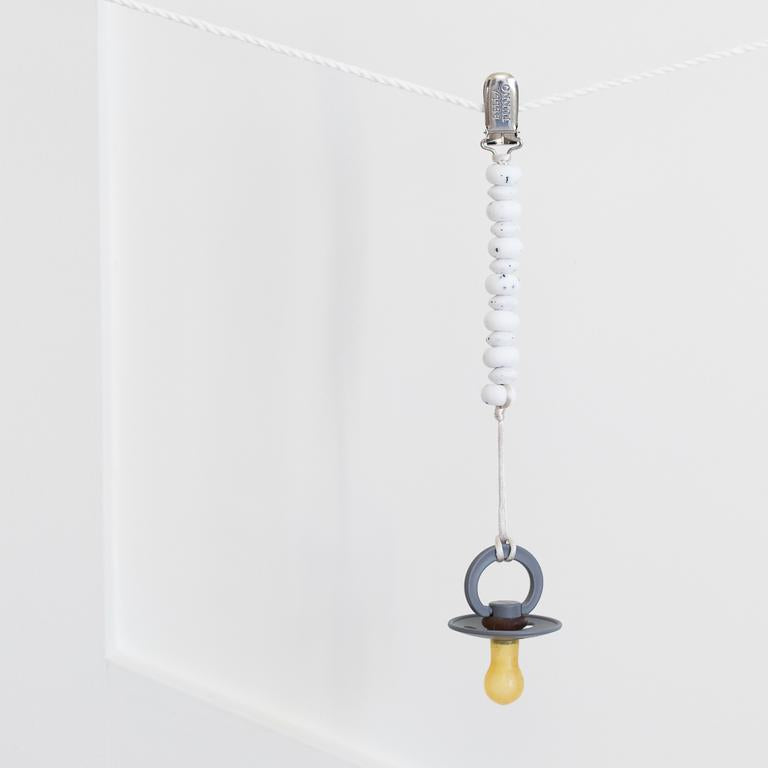 BELLA TUNNO PACIFIER CLIP SPECKLED